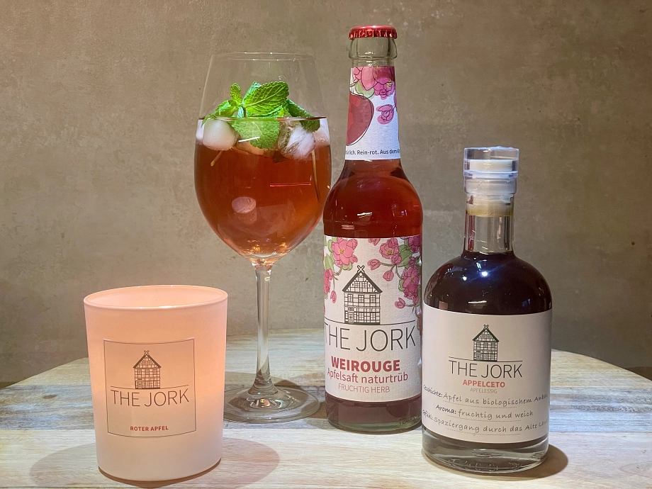 ©The Jork - Cocktail Weirouge Spritz ©The Jork - Cocktail Weirouge Spritz © ©The Jork - Cocktail Weirouge Spritz