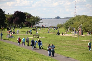 Tourismusverein Altes Land e.V. - Spielplatz Lühe-Anleger.jpg © Tourist Info Altes Land - Spielplatz Lühe-Anleger © © Tourist Info Altes Land