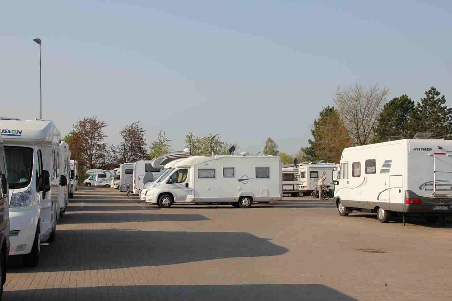 Wohnmobilstellplatz Festplatz Jork Wohnmobilstellplatz Festplatz Jork © Tourist Information Altes Land